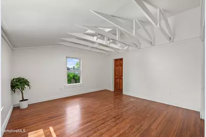 689 N Main St, Sheffield, MA 01257 - Photo 9