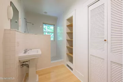 8 Oak St, Great Barrington, MA 01230 - Photo 35