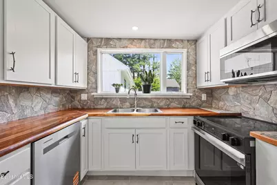 689 N Main St, Sheffield, MA 01257 - Photo 5