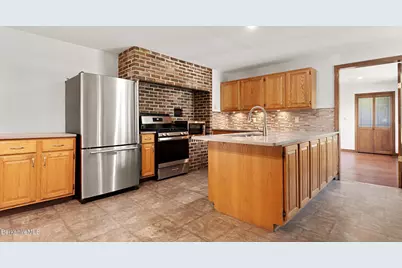 20 E Dugway Rd, Lenox, MA 01240 - Photo 9