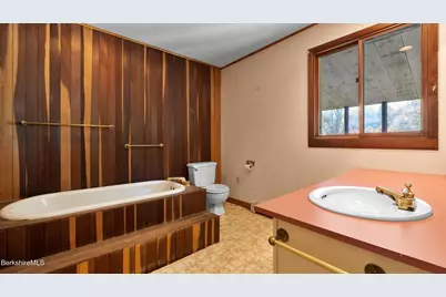 20 E Dugway Rd, Lenox, MA 01240 - Photo 27