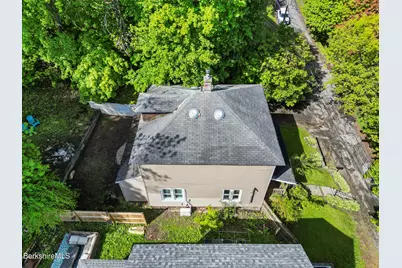 14 Charles St, North Adams, MA 01247 - Photo 33