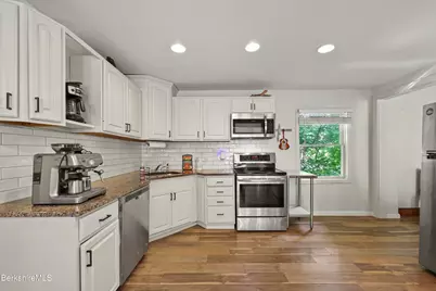 14 Charles St, North Adams, MA 01247 - Photo 15