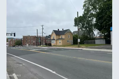 69 Tyler St, Pittsfield, MA 01201 - Photo 3