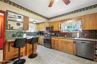 8 Richmond St, Adams, MA 01220 - Photo 27