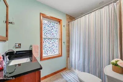 8 Richmond St, Adams, MA 01220 - Photo 23
