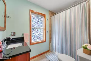 8 Richmond St, Adams, MA 01220 - Photo 23