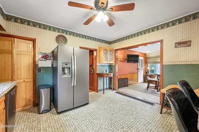 8 Richmond St, Adams, MA 01220 - Photo 33