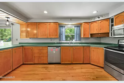 10 Oswald Ave, Pittsfield, MA 01201 - Photo 29
