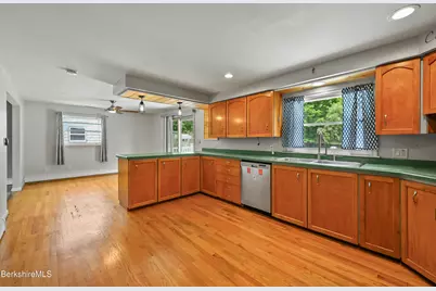 10 Oswald Ave, Pittsfield, MA 01201 - Photo 31