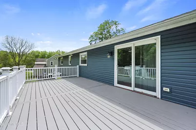 10 Oswald Ave, Pittsfield, MA 01201 - Photo 17