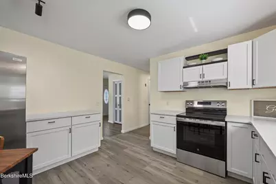1028 North St, Pittsfield, MA 01201 - Photo 13