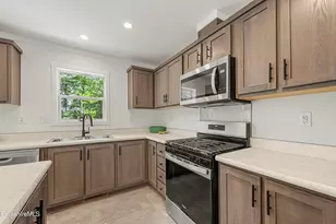 395 Cheshire Rd, Pittsfield, MA 01201 - Photo 15