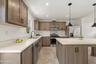 395 Cheshire Rd #112, Pittsfield, MA 01201 - Photo 11