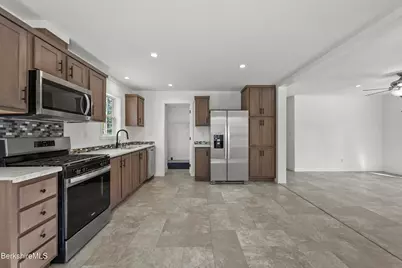 395 Cheshire Rd #102, Pittsfield, MA 01201 - Photo 11