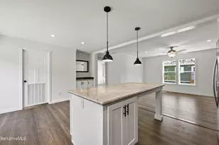 395 Cheshire Rd, Pittsfield, MA 01201 - Photo 17