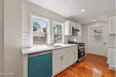 11 Merriam St, Pittsfield, MA 01201 - Photo 15