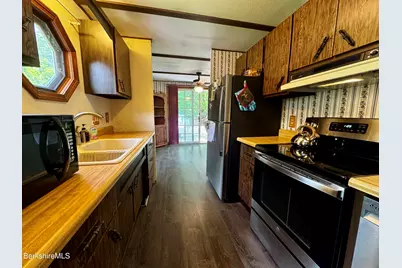 180 Orlando Ave, Pittsfield, MA 01201 - Photo 5