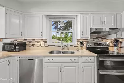 97 Morningview Dr, Pittsfield, MA 01201 - Photo 23