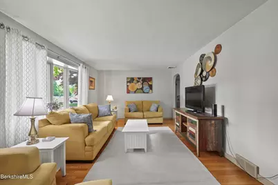 97 Morningview Dr, Pittsfield, MA 01201 - Photo 15