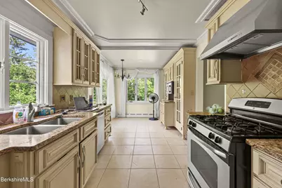 132 Main St, Williamstown, MA 01267 - Photo 3