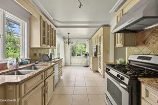 132 Main St, Williamstown, MA 01267 - Photo 3