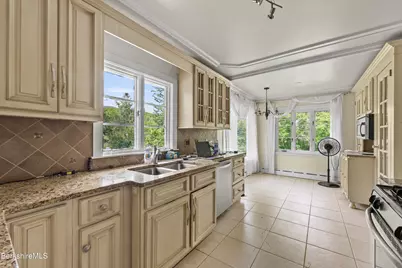 132 Main St, Williamstown, MA 01267 - Photo 5