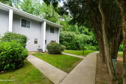 555 Russell Rd #J 65, Westfield, MA 01085 - Photo 3