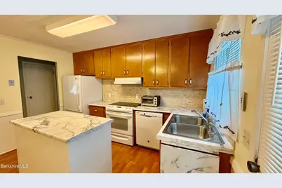 104 Tremont St, North Adams, MA 01247 - Photo 9