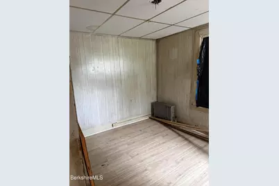 141 Dewey Ave, Pittsfield, MA 01201 - Photo 5