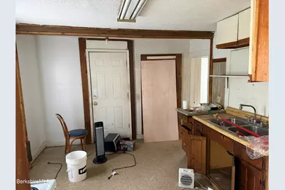141 Dewey Ave, Pittsfield, MA 01201 - Photo 7