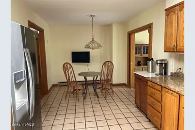 851 E New Lenox Rd, Pittsfield, MA 01201 - Photo 9