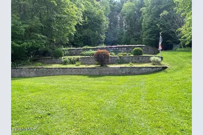 851 E New Lenox Rd, Pittsfield, MA 01201 - Photo 51