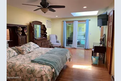 851 E New Lenox Rd, Pittsfield, MA 01201 - Photo 29