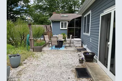 851 E New Lenox Rd, Pittsfield, MA 01201 - Photo 47
