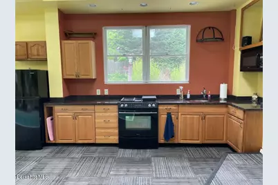 851 E New Lenox Rd, Pittsfield, MA 01201 - Photo 21
