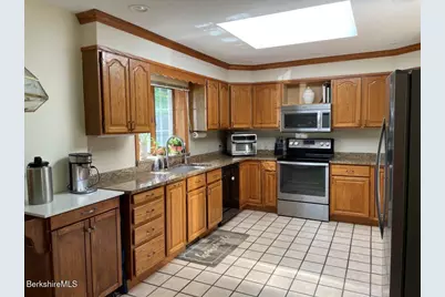 851 E New Lenox Rd, Pittsfield, MA 01201 - Photo 7