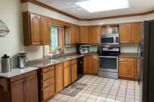 851 E New Lenox Rd, Pittsfield, MA 01201 - Photo 7