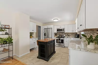18 Greenings Ave, Pittsfield, MA 01201 - Photo 15