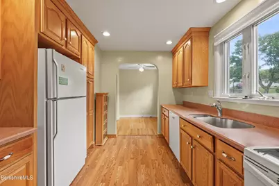 28 Hopewell Dr, Pittsfield, MA 01201 - Photo 15