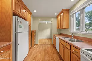 28 Hopewell Dr, Pittsfield, MA 01201 - Photo 15