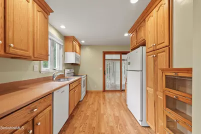 28 Hopewell Dr, Pittsfield, MA 01201 - Photo 11