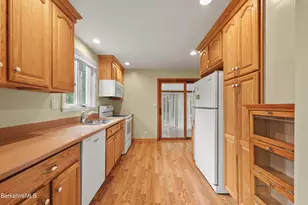 28 Hopewell Dr, Pittsfield, MA 01201 - Photo 11