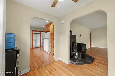 28 Hopewell Dr, Pittsfield, MA 01201 - Photo 9