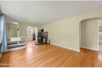 28 Hopewell Dr, Pittsfield, MA 01201 - Photo 5