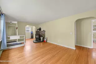 28 Hopewell Dr, Pittsfield, MA 01201 - Photo 5