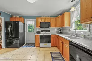 457 N Eagle St, Clarksburg, MA 01247 - Photo 5
