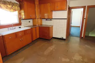 32 Valley St, Adams, MA 01220 - Photo 23