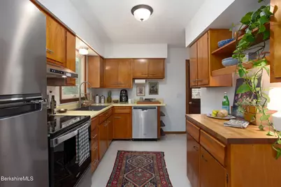 8 Stillwell St, Great Barrington, MA 01230 - Photo 13