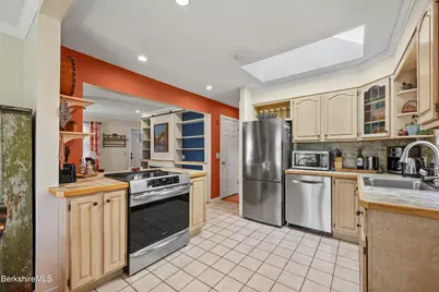 359 New Lenox Rd, Lenox, MA 01240 - Photo 11
